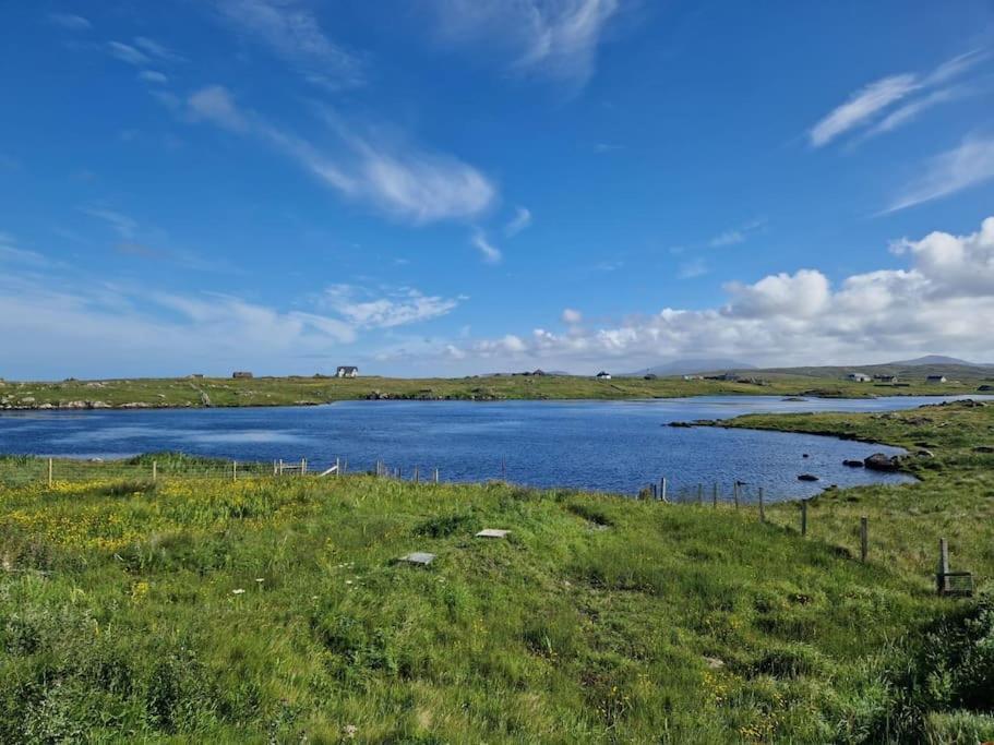Loch An Eilean Pod Isle Of South Uist Villa Pollachara Exterior foto