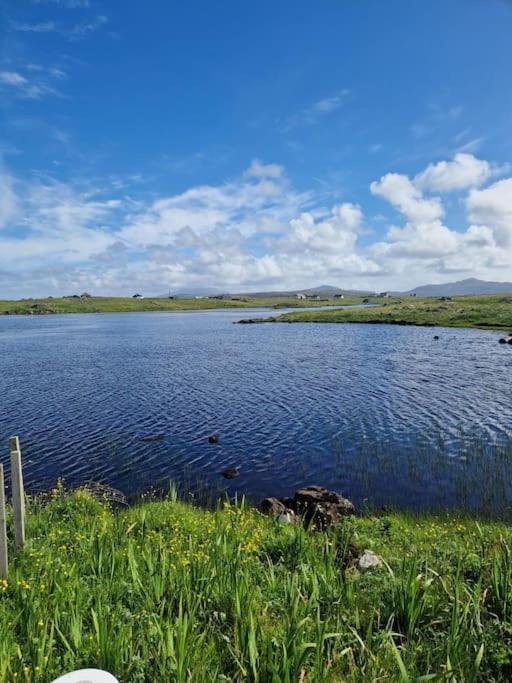 Loch An Eilean Pod Isle Of South Uist Villa Pollachara Exterior foto