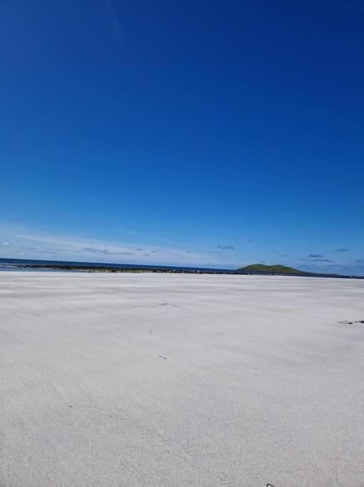 Loch An Eilean Pod Isle Of South Uist Villa Pollachara Exterior foto