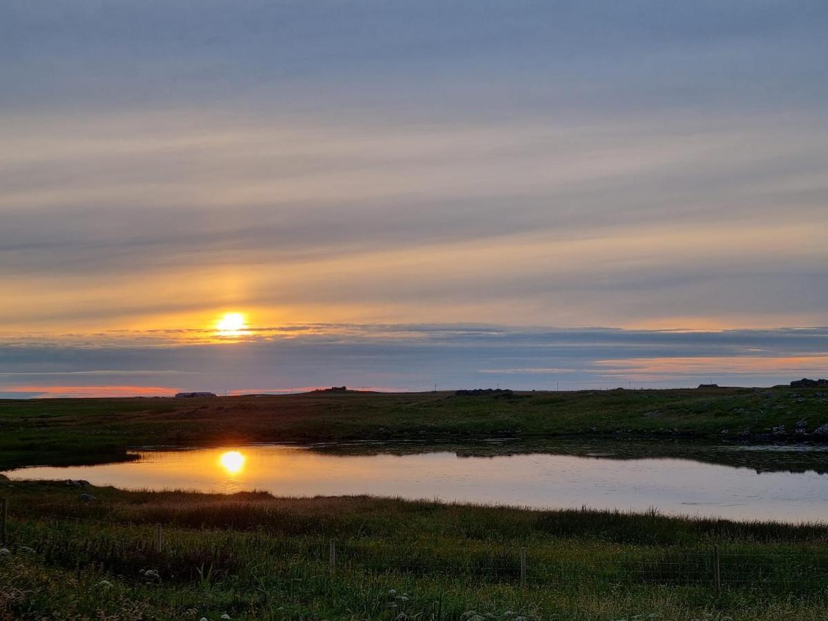 Loch An Eilean Pod Isle Of South Uist Villa Pollachara Exterior foto